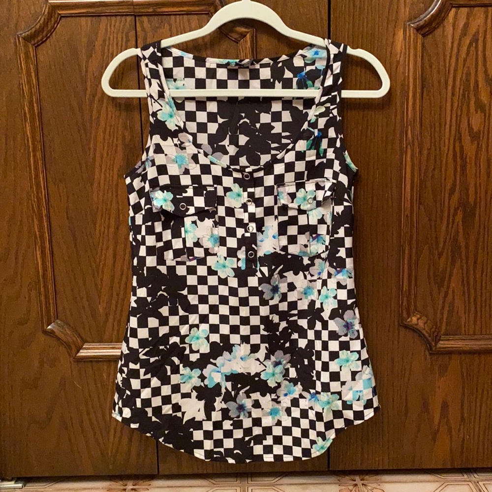 Eye catching Le Chateau blouse size xxs